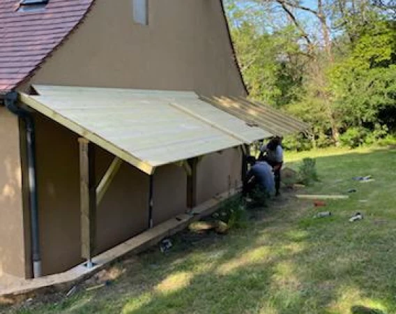 Rénovation de Toiture en Dordogne
Description : Couvreur 24 réalise une rénovation complète de toiture en Dordogne.