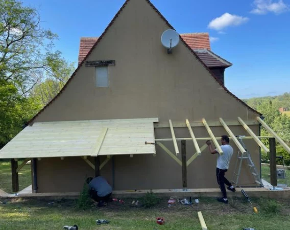 Rénovation de Toiture en Dordogne
Description : Couvreur 24 réalise une rénovation complète de toiture en Dordogne.