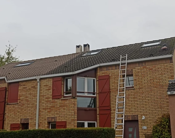 Travaux de Charpente de Qualité à Nantes par Couvreur 24
Description : Découvrez l'expertise de Couvreur 24 à Nantes dans les travaux de charpente, garantissant une structure solide et durable pour votre toit.